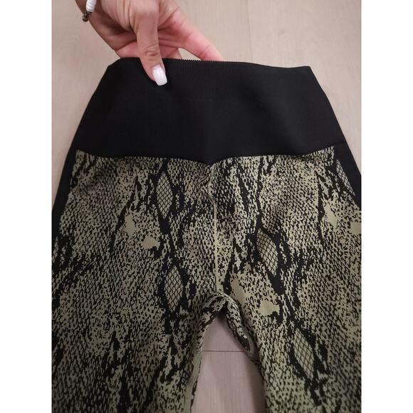 “Fabletics Star Legging M – Snake Print • High-Rise • Sculpting Activewear” - Picture 6 of 9